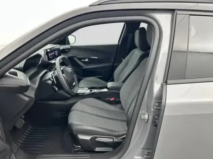 Photo 51 Peugeot 2008  Hybrid 145 e-DCS6