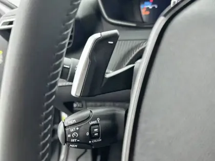 Photo 61 Peugeot 2008  Hybrid 145 e-DCS6