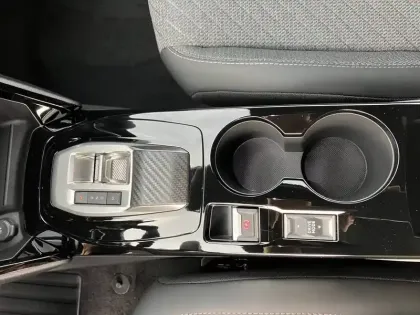 Photo 38 Peugeot 2008  Hybrid 145 e-DCS6