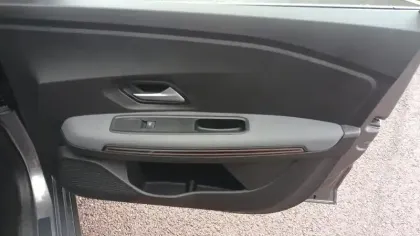 Photo 42 Dacia Sandero  ECO-G 100 GSR2