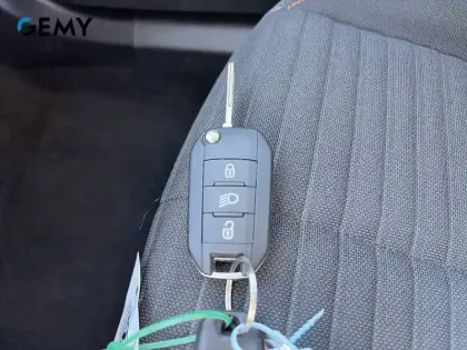 Photo 14 Peugeot 2008  PureTech 100 S&S BVM6