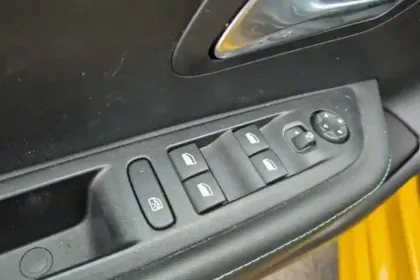 Photo 15 Peugeot 208  Electrique 50 kWh 136ch