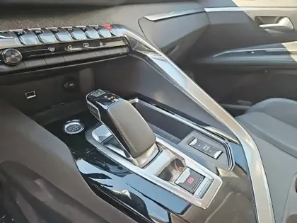 Photo 13 Peugeot 3008  Hybrid 225 e-EAT8