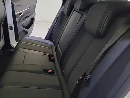 Photo 32 Peugeot 3008  Hybrid 225 e-EAT8