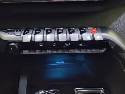 Photo 45 Peugeot 3008  Hybrid 225 e-EAT8