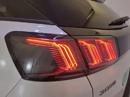 Photo 37 Peugeot 3008  Hybrid 225 e-EAT8