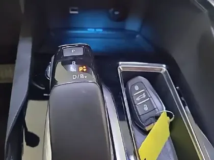 Photo 34 Peugeot 3008  Hybrid 225 e-EAT8