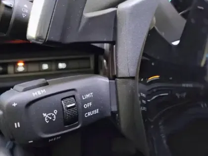 Photo 48 Peugeot 3008  Hybrid 225 e-EAT8