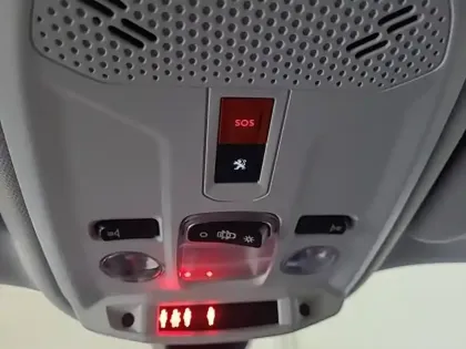 Photo 24 Peugeot 2008  Electrique 136 ch