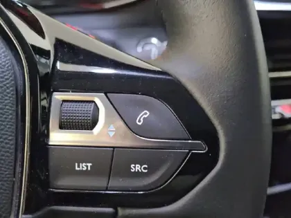 Photo 27 Peugeot 2008  Electrique 136 ch