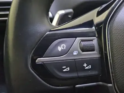 Photo 52 Peugeot 3008  Hybrid 225 e-EAT8