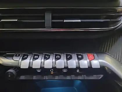 Photo 83 Peugeot 3008  Hybrid 225 e-EAT8