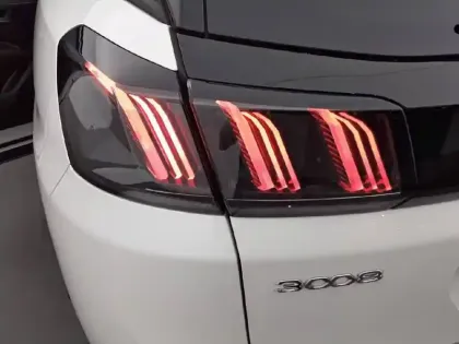 Photo 16 Peugeot 3008  Puretech 130ch S&S EAT8