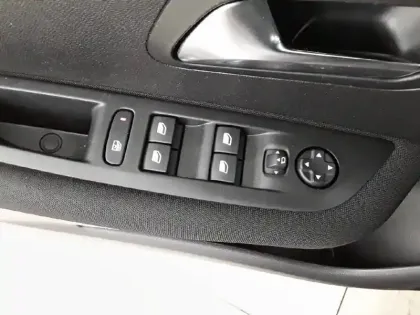 Photo 20 Peugeot 208  PureTech 75 S&S BVM5