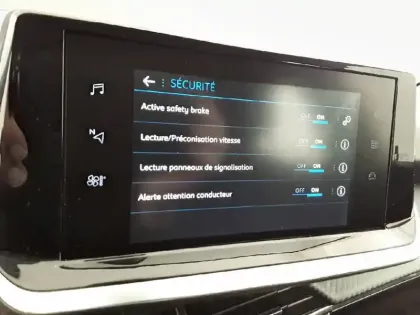 Photo 17 Peugeot 208  PureTech 75 S&S BVM5