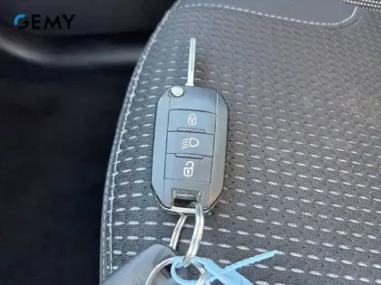 Photo 15 Peugeot 208  PureTech 110ch S&S EAT6