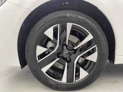 Photo 82 Peugeot 208  Hybrid 110 e-DCS6