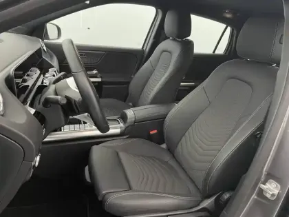 Photo 80 Mercedes GLA  200 d 8G-DCT