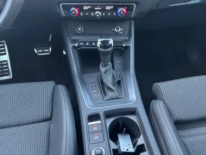 Photo 10 Audi Q3  35 TDI 150 ch S tronic 7