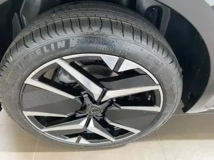 Photo 36 Peugeot 208  Hybrid 100 e-DCS6