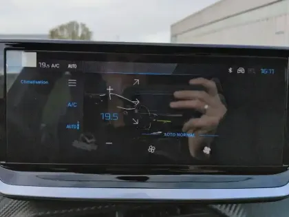 Photo 40 Peugeot 208  Hybrid 110 e-DCS6
