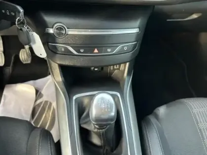 Photo 13 Peugeot 308  SW 1.5 BlueHDi 130ch S&S Allure