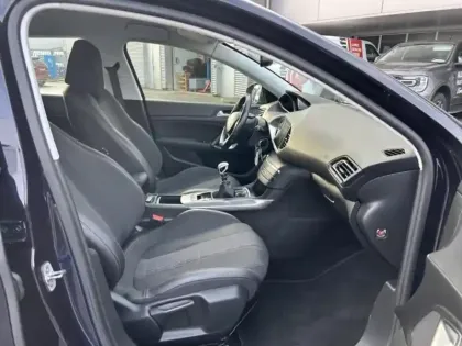 Photo 10 Peugeot 308  SW 1.5 BlueHDi 130ch S&S Allure