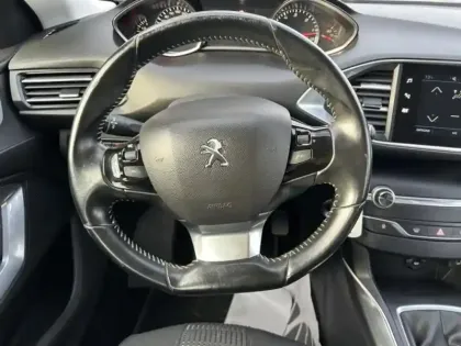 Photo 12 Peugeot 308  SW 1.5 BlueHDi 130ch S&S Allure