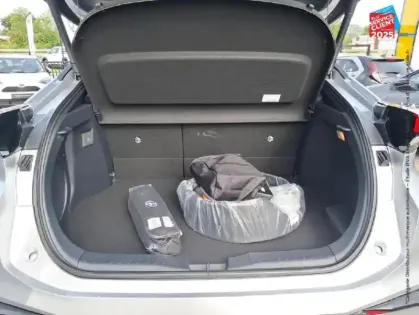 Photo 13 Toyota C-HR  2.0 Hybride Rechargeable 225ch Collection MY25