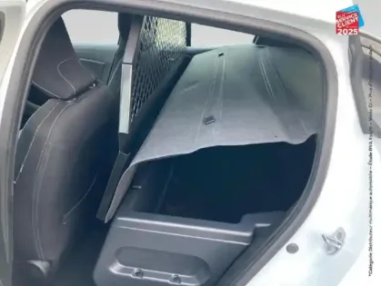 Photo 10 Renault Clio  1.6 E-Tech hybride 140ch Limited -21N