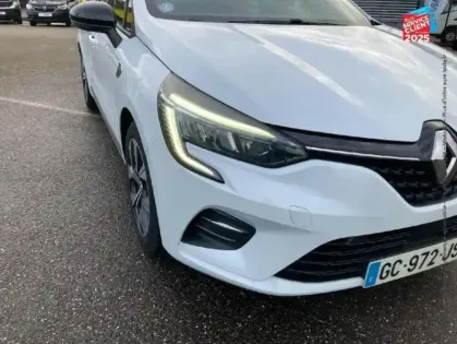 Photo 12 Renault Clio  1.6 E-Tech hybride 140ch Limited -21N