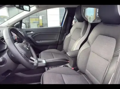 Photo 9 Renault Captur  1.6 E-Tech hybride 145ch Intens -21