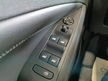 Photo 19 Opel Crossland  1.2 Turbo 110 ch BVM6 Elegance