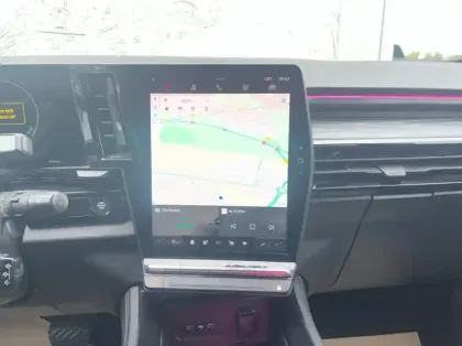 Photo 3 Renault Austral 1.2 E-Tech full hybrid 200ch Iconic- 24