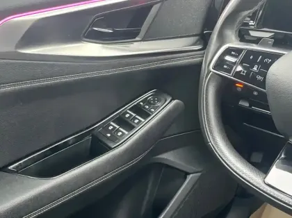 Photo 5 Renault Austral 1.2 E-Tech full hybrid 200ch Iconic- 24