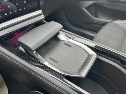 Photo 17 Renault Austral 1.2 E-Tech full hybrid 200ch Iconic- 24