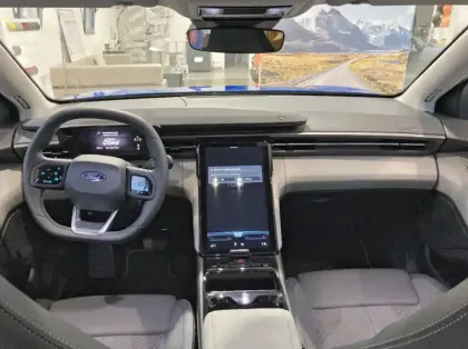 Photo 2 Ford Explorer 286ch Extended Range 77kWh Select RWD