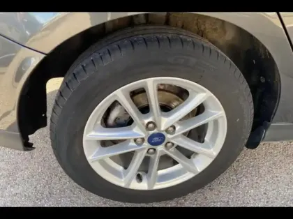 Photo 12 Ford Focus  1.0 EcoBoost 100ch Stop&Start Sync Edition