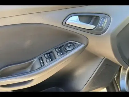 Photo 14 Ford Focus  1.0 EcoBoost 100ch Stop&Start Sync Edition