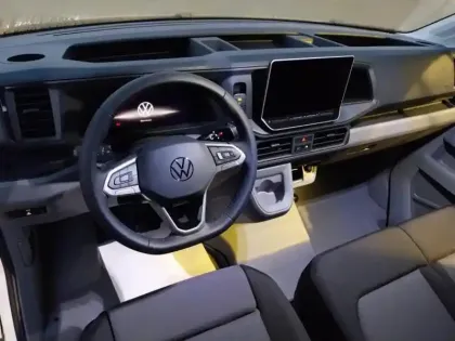 Photo 13 Volkswagen Crafter  Fg 35 L4H3 2.0 TDI 140ch Business Traction BVA8