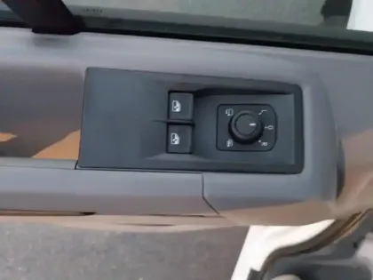 Photo 14 Volkswagen Crafter  Fg 35 L4H3 2.0 TDI 140ch Business Traction BVA8