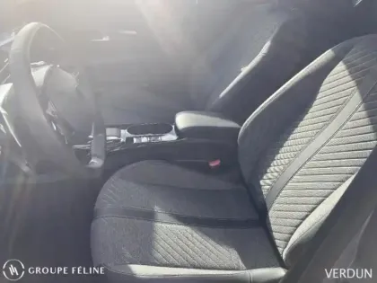 Photo 8 Peugeot 208  1.2 Hybrid 100ch Allure e-DCS6