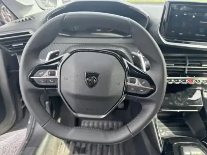 Photo 11 Peugeot 208  1.2 Hybrid 100ch Active e-DCS6