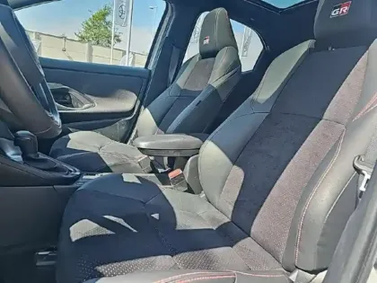 Photo 10 Toyota Yaris  130h GR Sport 5p MY25