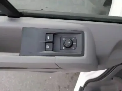 Photo 14 Volkswagen Crafter  Fg 30 L3H3 2.0 TDI 140ch Business Traction