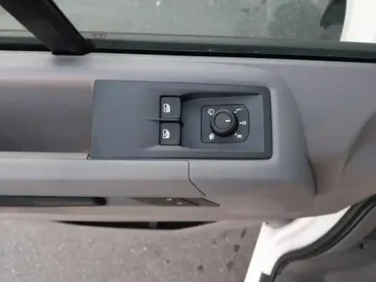 Photo 14 Volkswagen Crafter  Fg 30 L3H3 2.0 TDI 140ch Business Traction