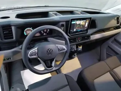 Photo 13 Volkswagen Crafter  Fg 30 L3H3 2.0 TDI 140ch Business Traction