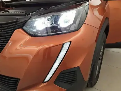 Photo 15 Peugeot 2008  PureTech 100 S&S BVM6