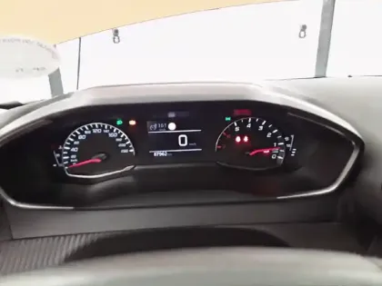 Photo 9 Peugeot 2008  PureTech 100 S&S BVM6