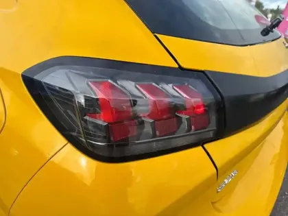 Photo 16 Peugeot 208  PureTech 75 S&S BVM5